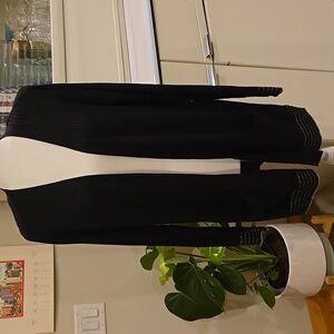 NWT Wms NYDJ Black w/ Gold Trim Cardigan Size S/M